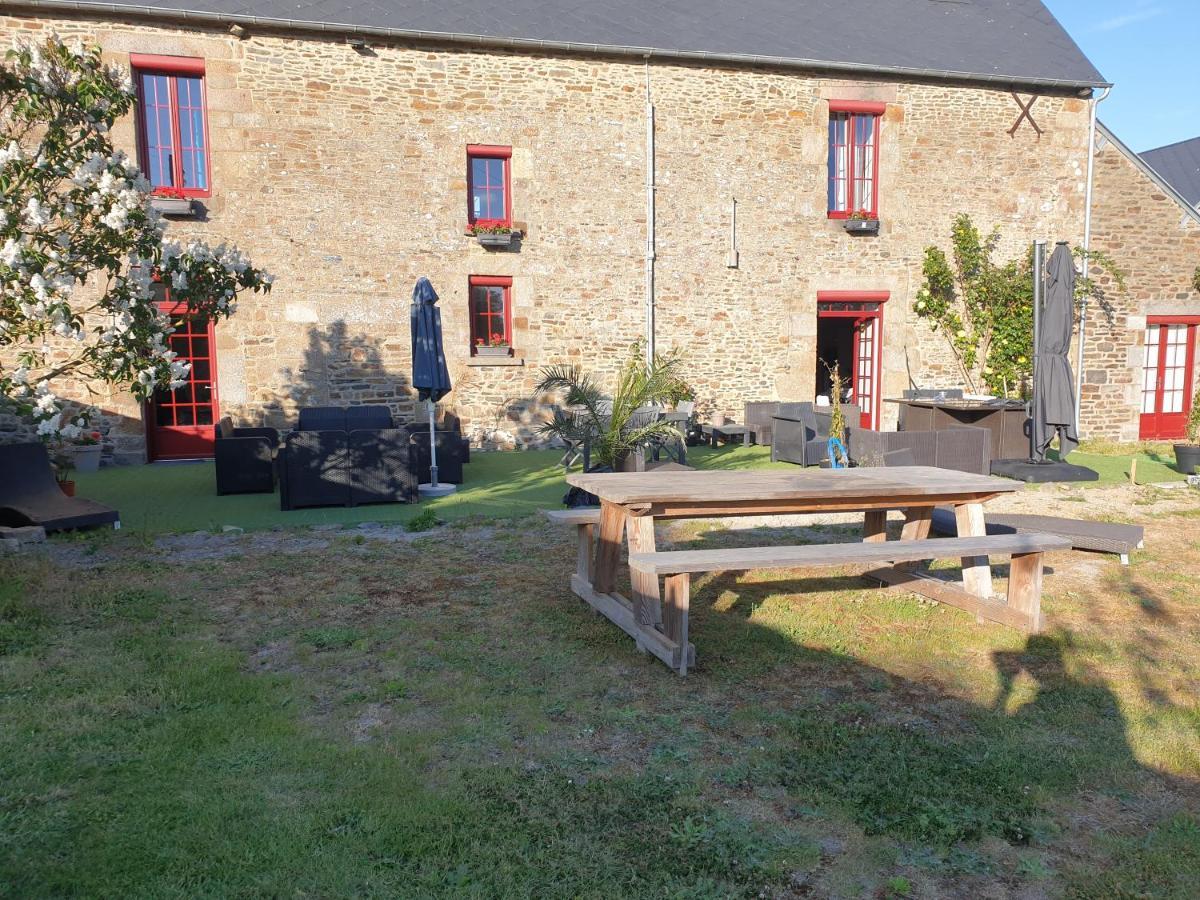 Chambres De Villee Saint-Georges-de-Gréhaigne Εξωτερικό φωτογραφία